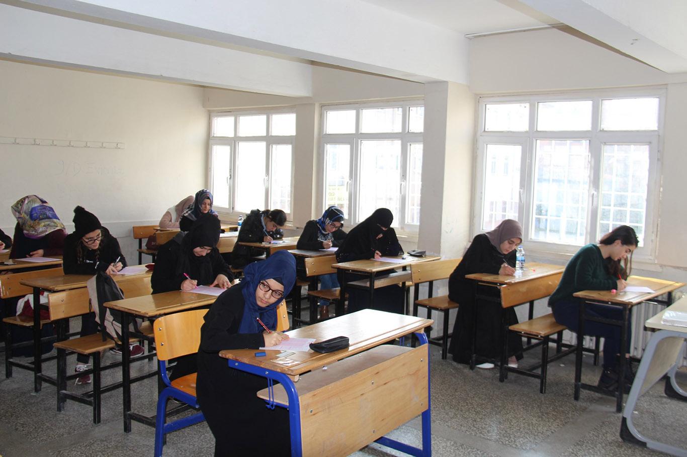 Diyarbakırlılar Siyer Sınavı'na ilgi gösterdi Diyarbakırlılar Siyer Sınavı'na ilgi gösterdi